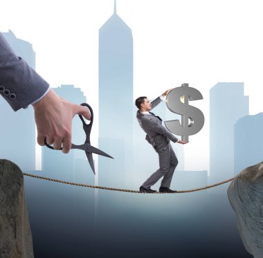 Bir dolar taşıyan adam.