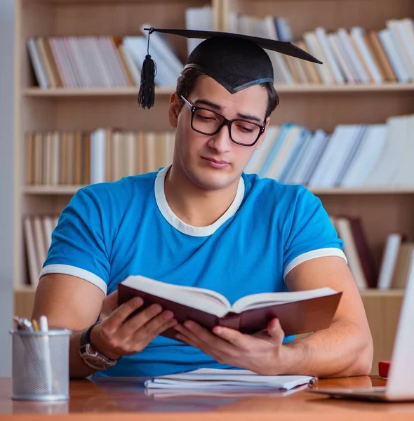 Young man graduating from university — Stock Photo, Image