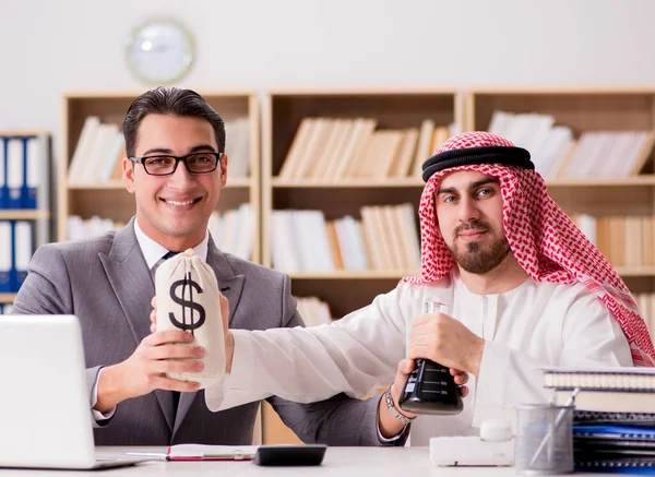 Різноманітна бізнес-концепція з арабським бізнесменом — стокове фото