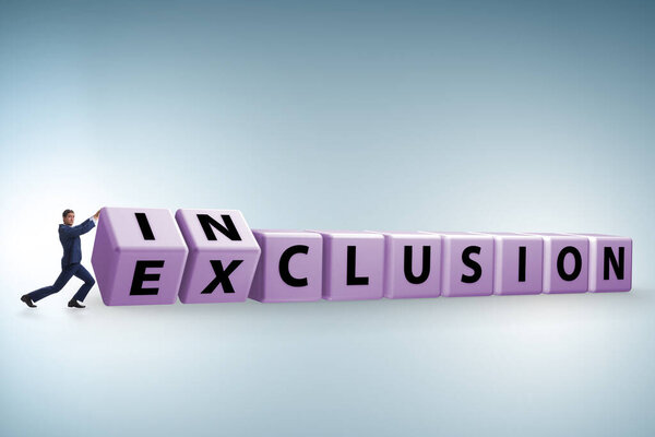 Бизнесмен превращает кубы в понятие включения и исключения