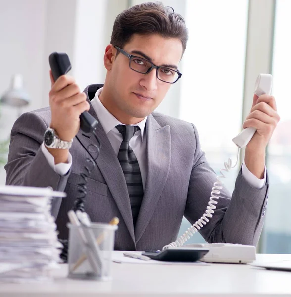 Wütender Helpdesk-Betreiber brüllt im Büro — Stockfoto