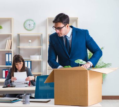 İşinden kovulan kişi.