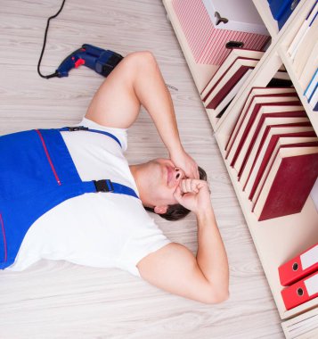 Düşen işçilerde güvensiz davranış konsepti