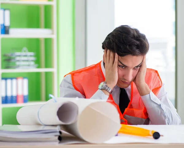 Man architect working on the project — Stock Photo, Image