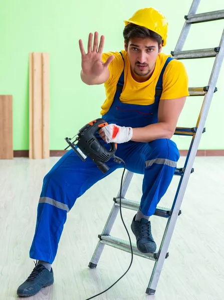 Injured worker at the work site — Stock Photo, Image