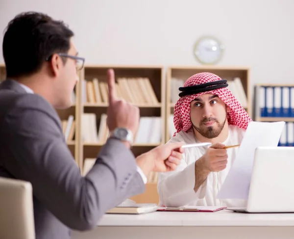Conceito de negócio diverso com empresário árabe — Fotografia de Stock