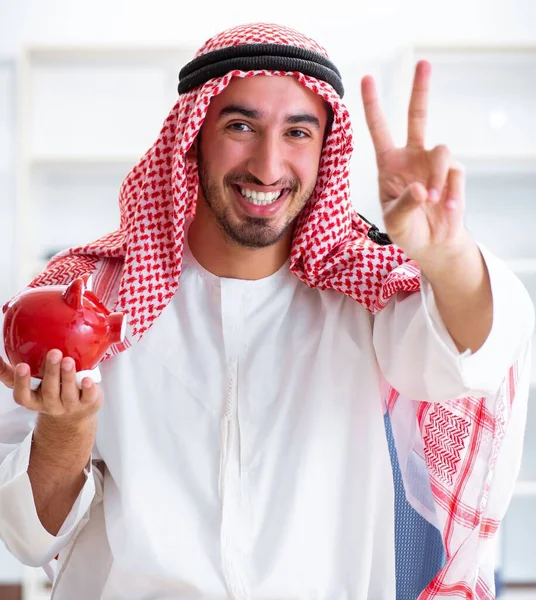 Uomo d'affari arabo che lavora in ufficio — Foto Stock