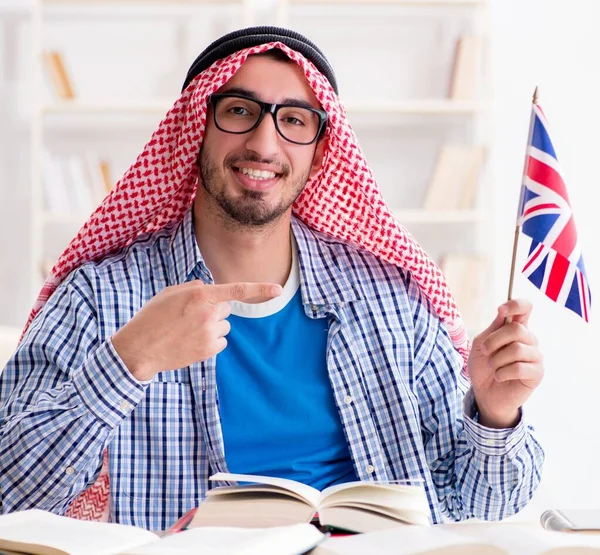 Arabský student studující anglický jazyk — Stock fotografie