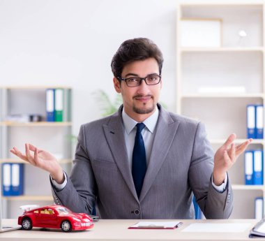 Ajan araba sigortası öneriyor.