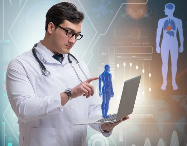 Docteur masculin dans le concept médical futuriste — Photo
