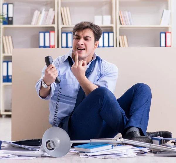 Empresário frustrado em muitos telefonemas — Fotografia de Stock