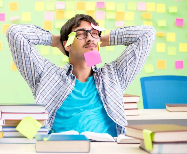 Studente con molte priorità contrastanti — Foto Stock