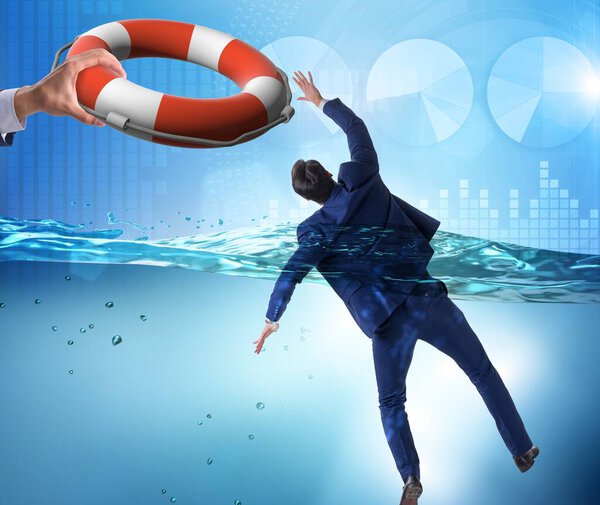 Бизнесмена спасают от утопления