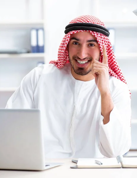 Arab businessman working in the office — Stock Photo, Image