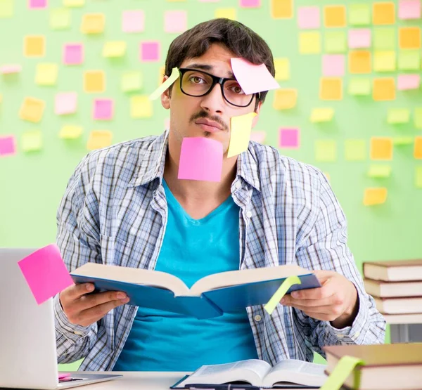 Studente con molte priorità contrastanti — Foto Stock