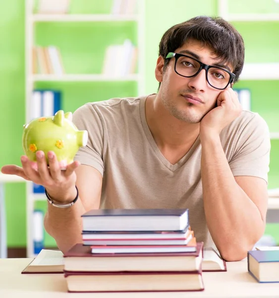 Estudiante joven en concepto de matrícula caro —  Fotos de Stock