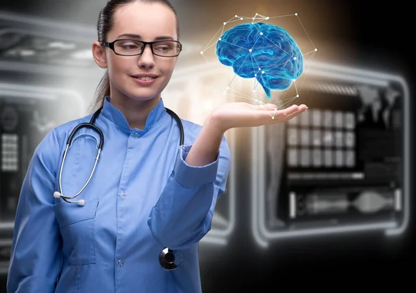 Doctora con cerebro en concepto médico —  Fotos de Stock