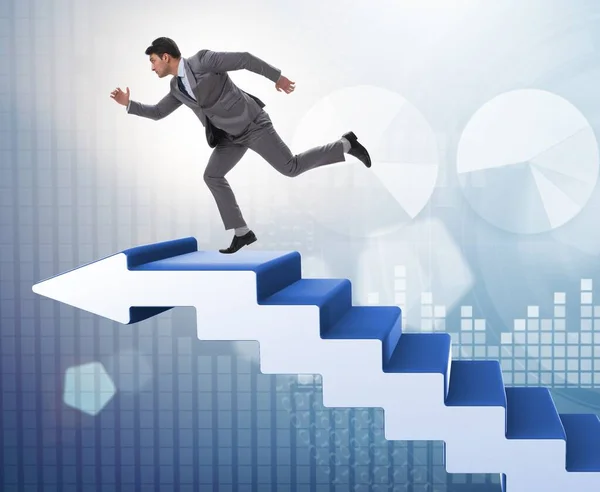Empresário escalando escada de carreira no conceito de negócio — Fotografia de Stock
