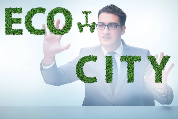 Ecocity concetto di ecologia con uomo d'affari — Foto Stock