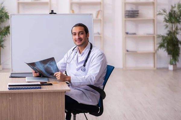 Young male doctor radiologist working in the clinic — Stock Photo, Image