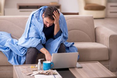 Genç adam kendini kötü hissediyor.