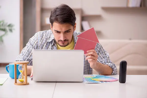 Young male freelancer working from house — Stock Photo, Image