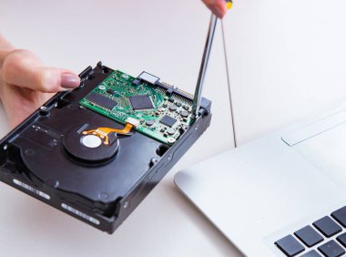 Sabit disk onarımı ve onarım ile veri kurtarılması