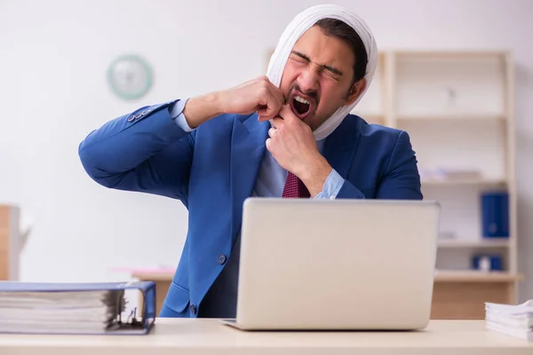 Young male employee suffering from toothache at workplace — Stock Photo, Image