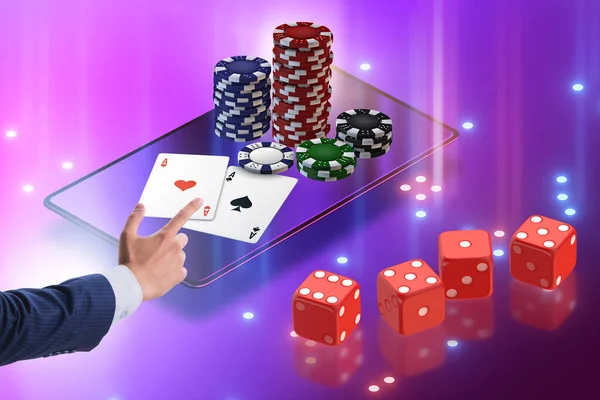 Empresário no conceito de casino online — Fotografia de Stock