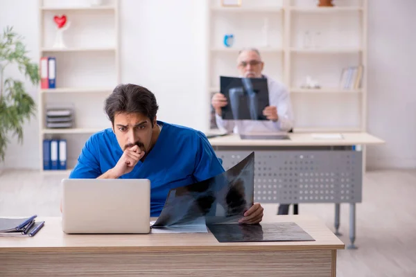 Two male doctors radiologists working in the clinic — Stock Photo, Image