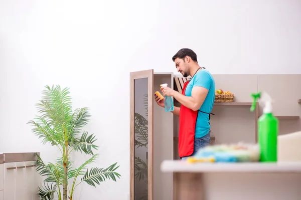 Young male contractor cleaning the house — Stock Photo, Image