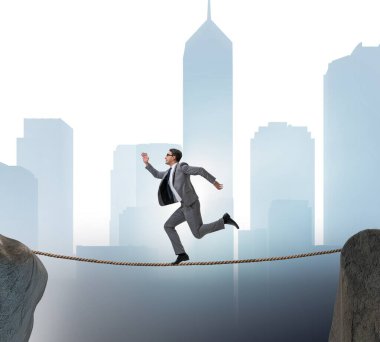 İş adamı iş konseptinde sıkı bir ipin üzerinde yürüyor