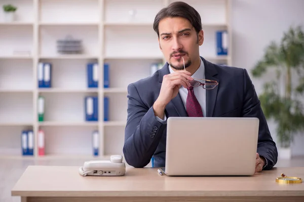 Young male employee working in the office — Stock Photo, Image