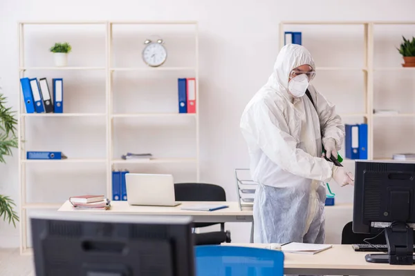 Old male contractor in office disinfection concept — Stock Photo, Image