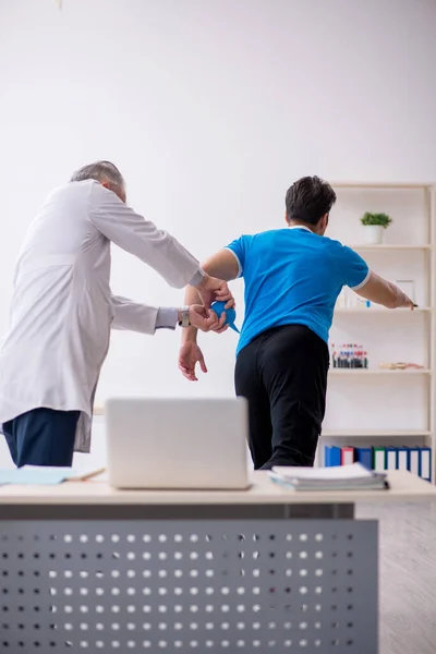 Young male patient visiting old male doctor gastroenterologist — Stock Photo, Image