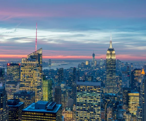 Uitzicht op New York Manhattan tijdens zonsondergang — Stockfoto