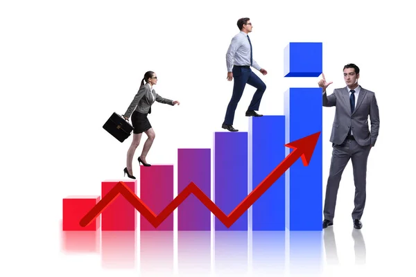 Empresários que apoiam o crescimento económico no gráfico — Fotografia de Stock