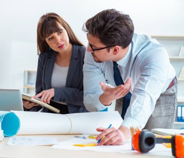 Mühendisler yeni proje üzerinde çalışıyorlar