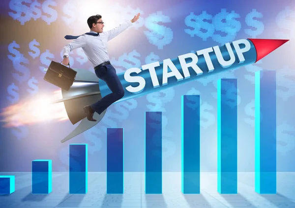 Empresario en concepto de start-up volando en cohete — Foto de Stock