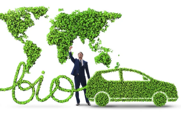 Biznesmen z samochodem napędzanym biopaliwem — Zdjęcie stockowe