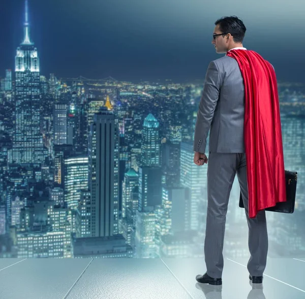 Hombre de negocios en concepto de superhéroe con cubierta roja —  Fotos de Stock
