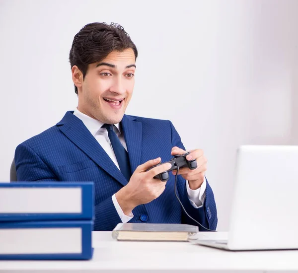 Young handsome businessman playing computer games at work office — Stock Photo, Image