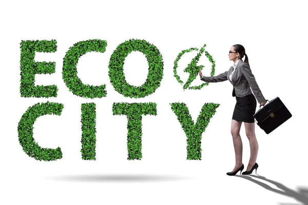 Eco ciudad en concepto de ecología con mujer de negocios —  Fotos de Stock