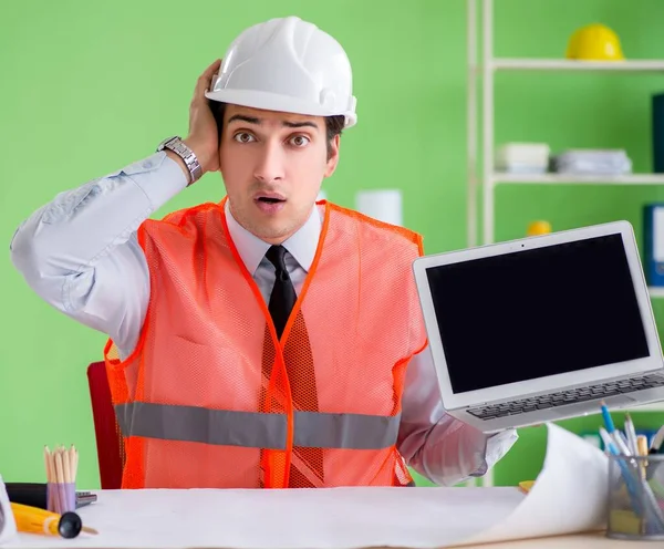 Man architect working on the project — Stock Photo, Image