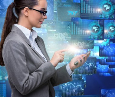 Uzaktan erişim kavramı ile hareket eden telefon