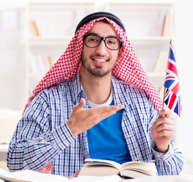 İngilizce öğrenen Arap öğrenci