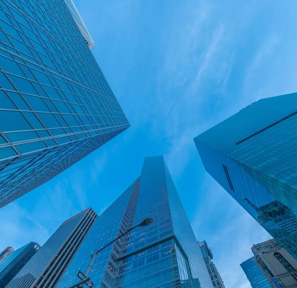 Нью-Йоркские небоскребы висят на уровне улиц — стоковое фото