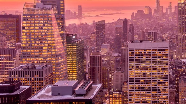 View of New York Manhattan during sunset hours — Stock Photo, Image