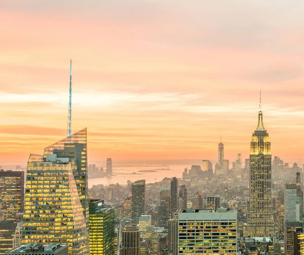 Blick auf New York Manhattan bei Sonnenuntergang — Stockfoto