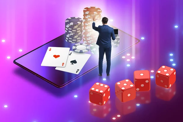 Hombre de negocios en concepto de casino en línea — Foto de Stock